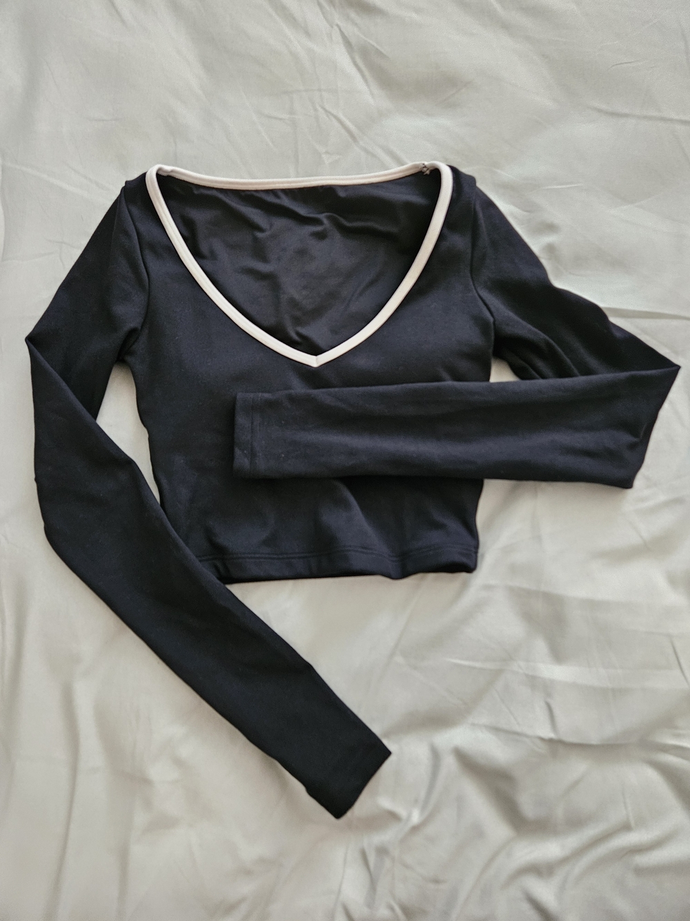 Gilly Hicks Black Long-Sleeve Plunge Actice Top
